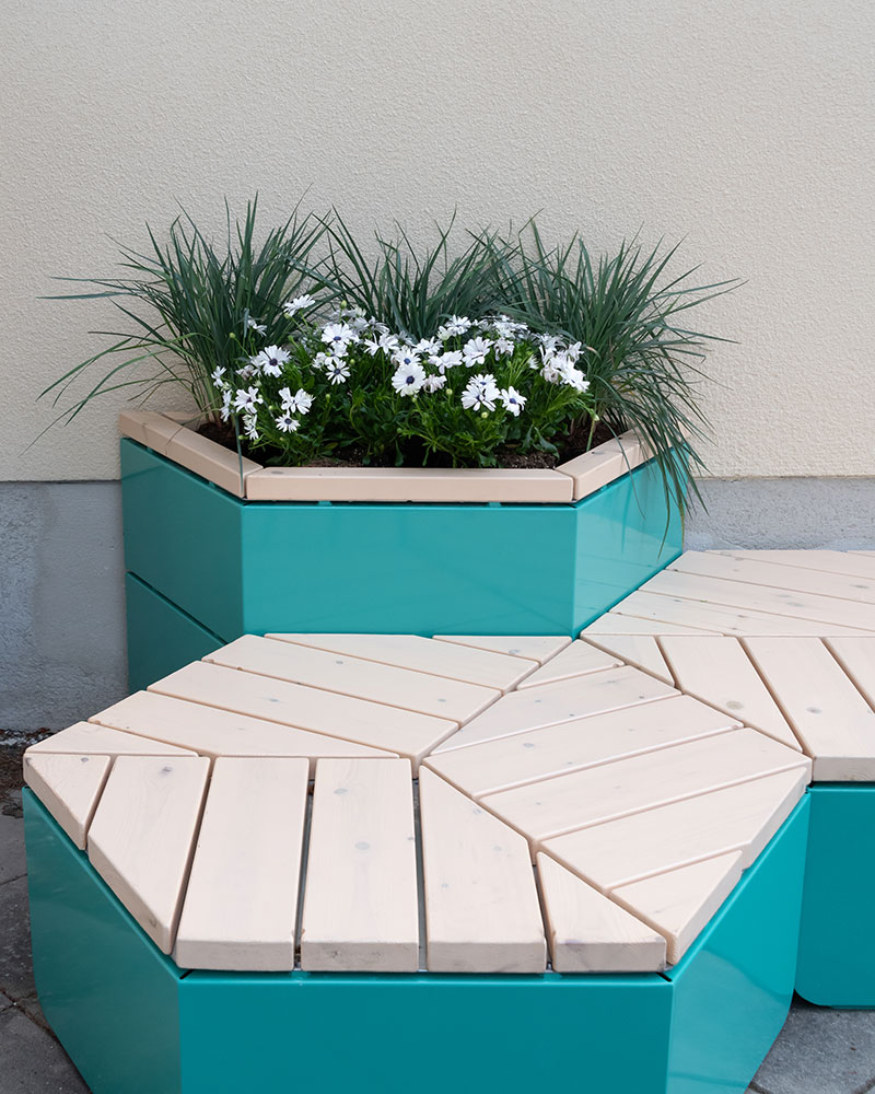 Casual seating Rosenlund for outdoor areas.